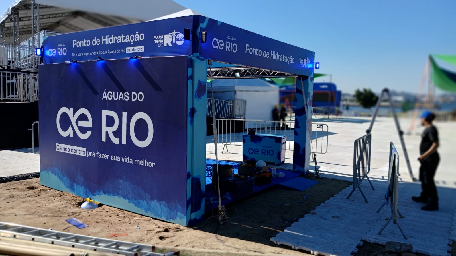 Comunicacao Visual Eventos Painel Aguas do Rio com slogan Caindo dentro pra fazer sua vida melhor - comunicacao visual evento